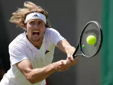 Setzte sich in der zweiten Runde gegen den Japaner Yosuke Watanuki durch: Alexander Zverev. - Foto: Kin Cheung/AP/dpa
