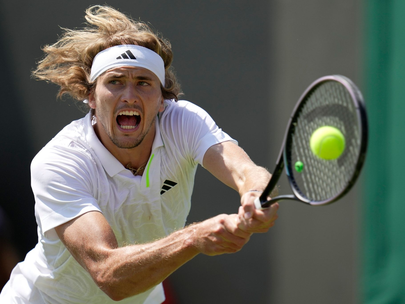 Setzte sich in der zweiten Runde gegen den Japaner Yosuke Watanuki durch: Alexander Zverev. - Foto: Kin Cheung/AP/dpa