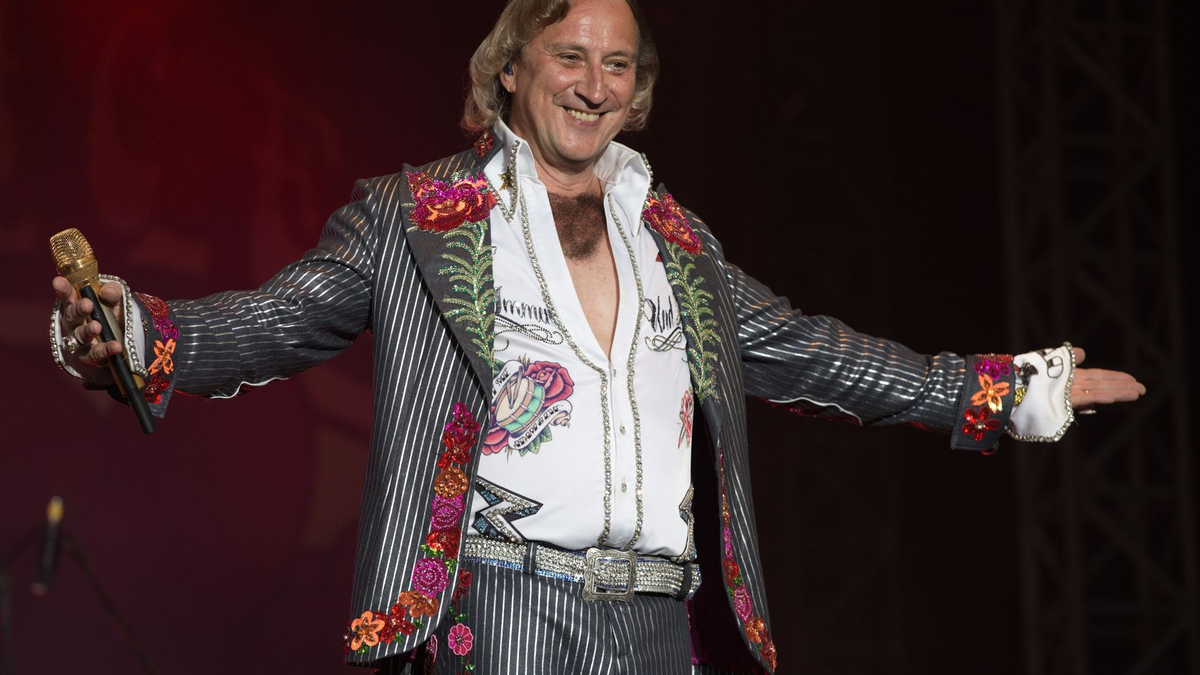 Dieter Thomas Kuhn stand beim Abi-Ball seiner Tochter auf der Bühne und hat vier Lieder gespielt. - Foto: -/Dominic Pencz/dpa/dpa