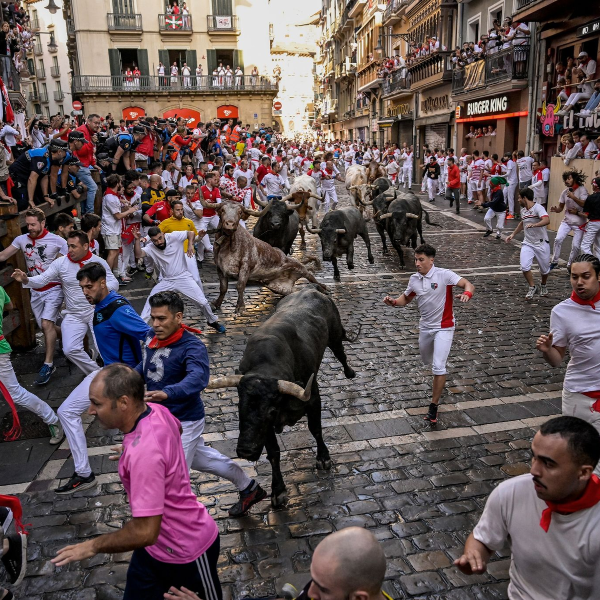 Bei den Stierhatzen gibt es immer wieder Verletzte. (Archivbild) - Foto: Alvaro Barrientos/AP