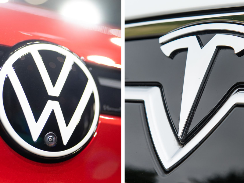 VW verdoppelt E-Auto-Auslieferungen, Tesla halbiert sie. - Foto: Ronald Bonß;Patrick Seeger/dpa