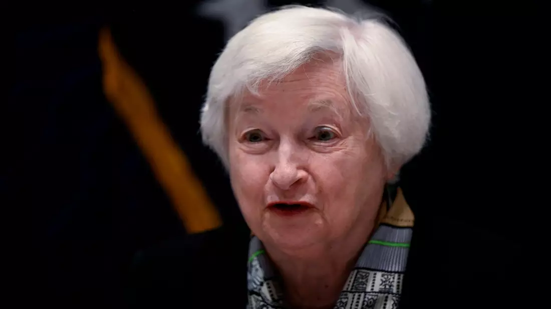 Janet Yellen, Finanzministerin der USA, befindet sich auf einem viertägigen China-Besuch, der auch dazu dienen soll, die Kommunikationskanäle zwischen den zwei Staaten wieder stärker zu nutzen. - Bild: Pedro Pardo/AFP Pool via AP/dpa