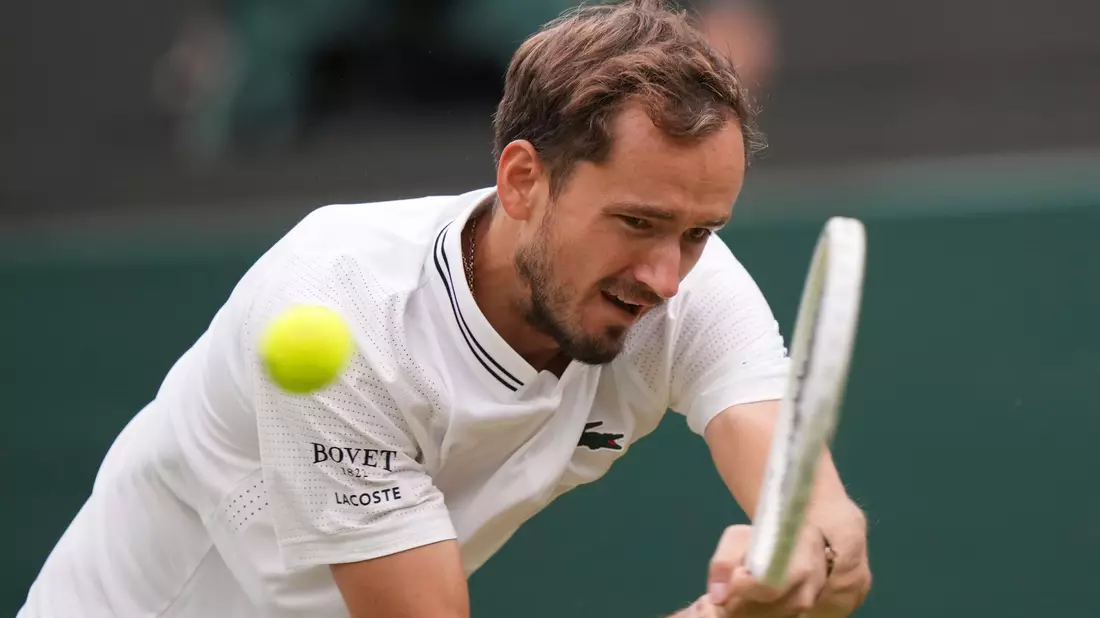 Steht in Wimbledon im Achtelfinale: Daniil Medwedew. - Bild: Alberto Pezzali/AP/dpa