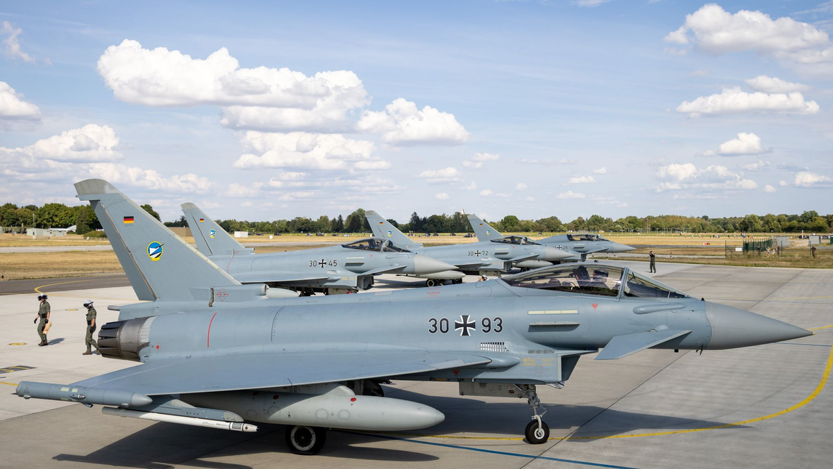 Deutsche Eurofighter im August 2022 am Fliegerhorst Neuburg. - Foto: Daniel Karmann/dpa