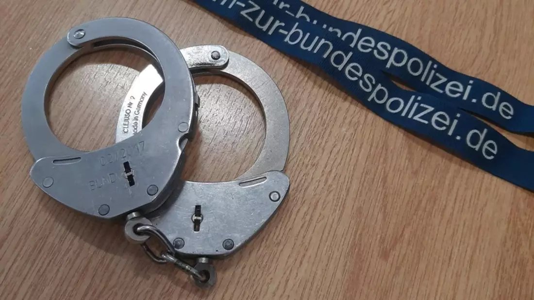 FW Flotwedel: Rauchentwicklung in Eicklinger Sporthalle ruft Feuerwehr auf den Plan - Bild: presseportal.de