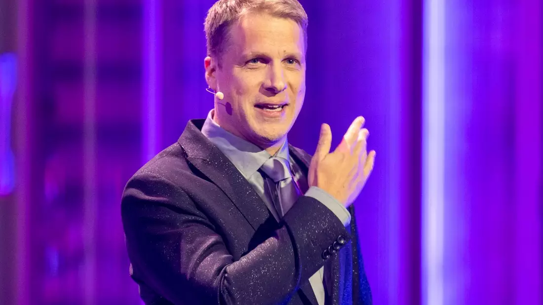 Der Comedian Oliver Pocher zog nach einem Schlag ins Gesicht durch einen Rapper vor Gericht. - Bild: Monika Skolimowska/dpa