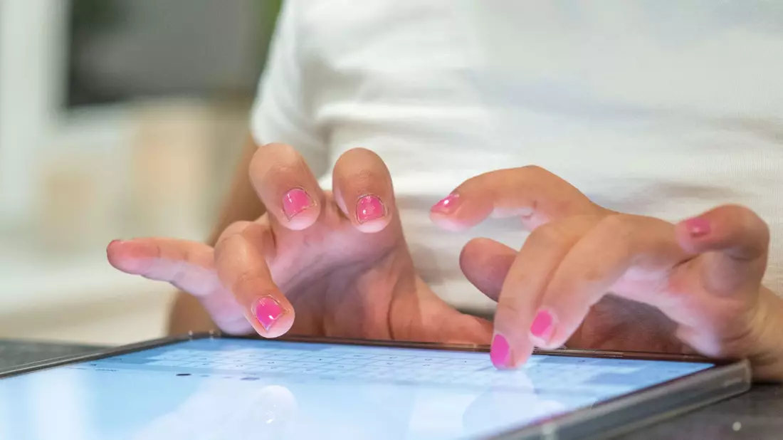 Im Kampf gegen sexuelle Gewalt im Internet sind aus Expertensicht neue polizeiliche Online-Strategien nötig. - Bild: Mohssen Assanimoghaddam/dpa
