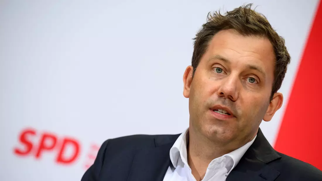SPD-Chef Lars Klingbeil hat sich zum Nato-Beitritt der Ukraine geäußert. - Bild: Bernd von Jutrczenka/dpa