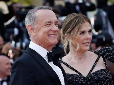 Tom Hanks und seine Frau Rita Wilson sind seit 35 Jahren verheiratet. - Foto: Joel C Ryan/Invision/AP/dpa
