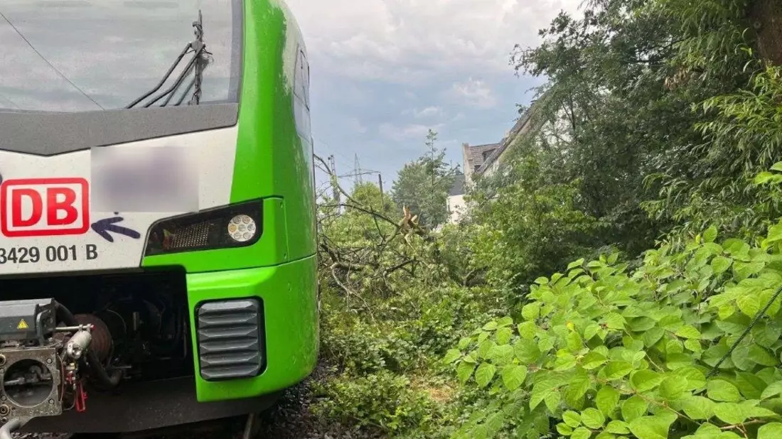 FW-GL: Einfamilienhaus im Stadtteil Kippekausen nach Kellerbrand vorübergehend unbewohnbar - Bild: presseportal.de