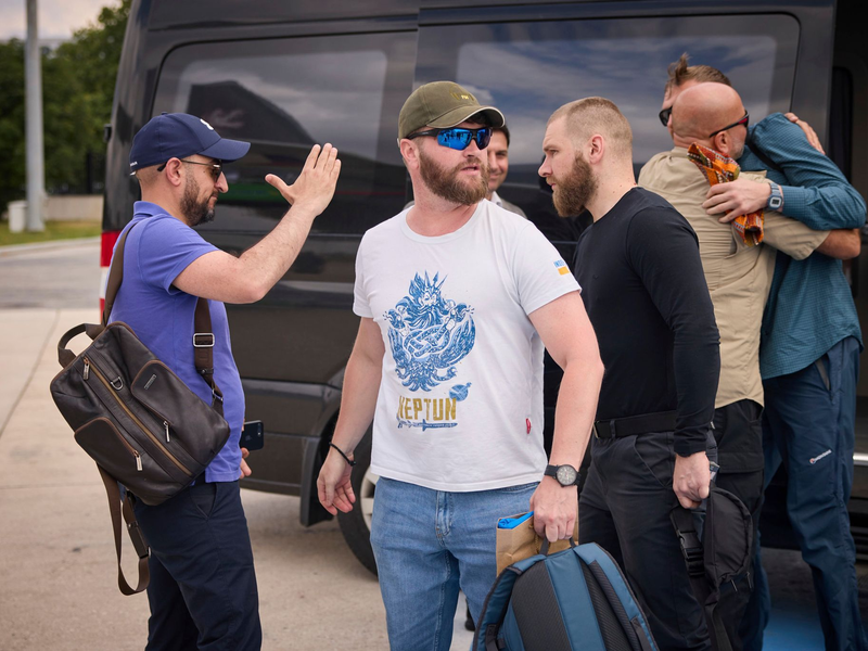 Fünf Kommandeure der Verteidigung des Stahlwerks Azovstal sind in die Ukraine zurückgekehrt. - Foto: Ukraine Presidency/Ukraine Presi/Planet Pix via ZUMA Press Wire/dpa