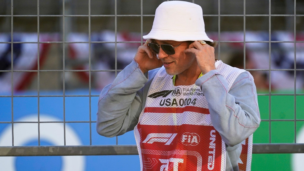 Dreht in Silverstone: Brad Pitt. - Foto: Darron Cummings/AP/dpa