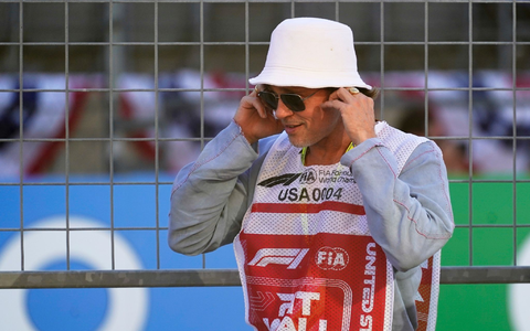 Dreht in Silverstone: Brad Pitt. - Foto: Darron Cummings/AP/dpa