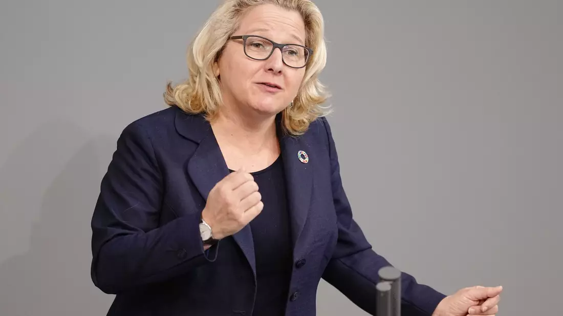 Entwicklungsministerin Svenja Schulze (SPD) möchte sich um die Bevölkerung in der Sahelzone kümmern. - Bild: Kay Nietfeld/dpa