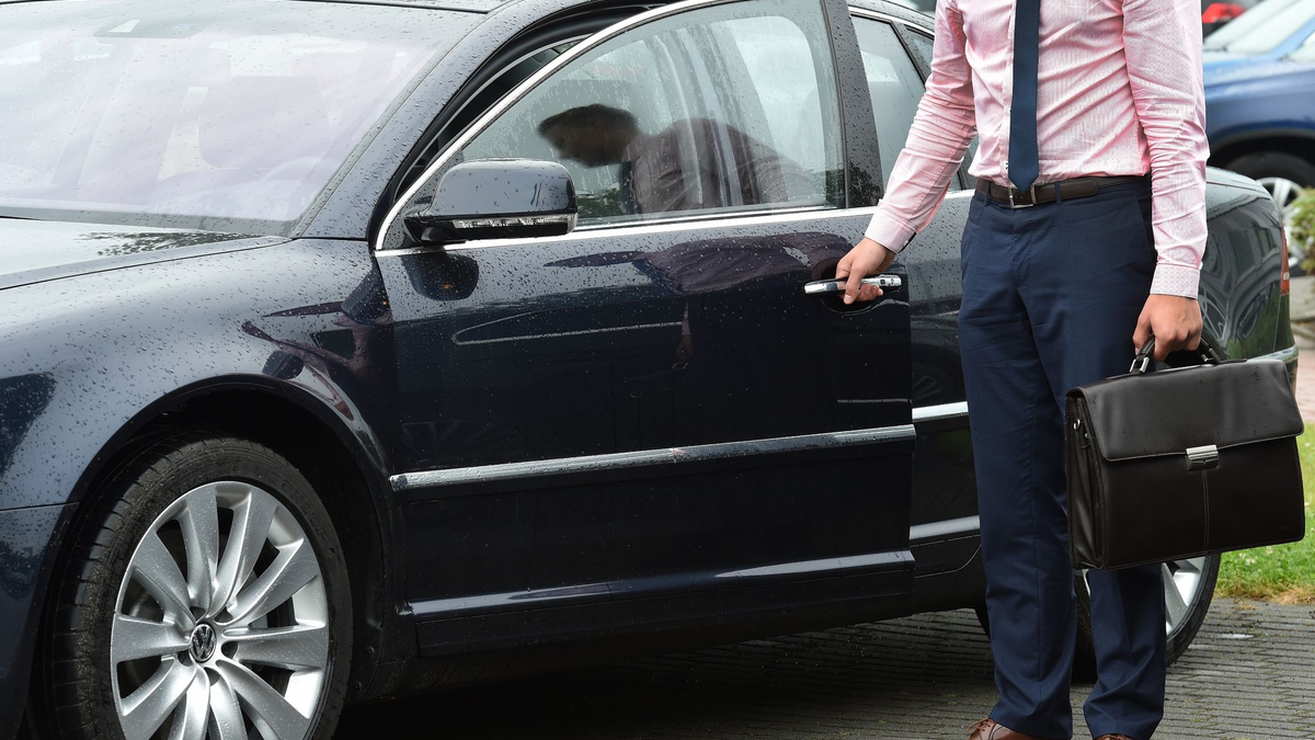 «Die selbsternannte 'Klimaregierung' ist weit davon entfernt, selbst klimafreundlich unterwegs zu sein» (Symbolbild). - Foto: Holger Hollemann/dpa