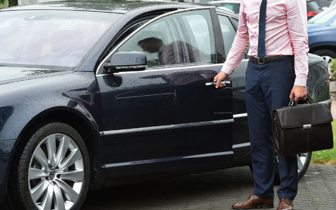 «Die selbsternannte 'Klimaregierung' ist weit davon entfernt, selbst klimafreundlich unterwegs zu sein» (Symbolbild). - Foto: Holger Hollemann/dpa