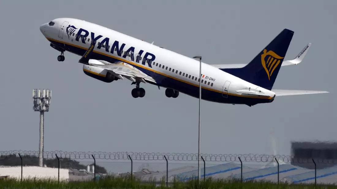 Eine Boeing 737 der Fluggesellschaft Ryanair startet vom Flughafen Berlin Brandenburg (BER) «Willy Brandt». - Bild: Soeren Stache/dpa