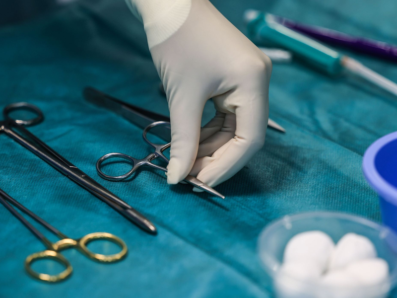 OP-Besteck im Operationssaal: «Generell sehen wir ganz klar, dass die Intimchirurgie zunimmt». - Foto: Oliver Berg/dpa