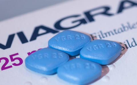 Ein spanischer Priester soll illegal Viagra  vertrieben haben. - Foto: Christophe Gateau/dpa