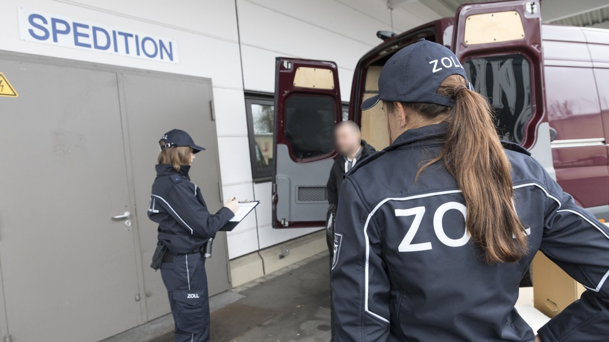 HZA-OS: Zoll deckt illegale Beschäftigung an der Autobahn 30 in der Grafschaft Bentheim auf - Foto: presseportal.de