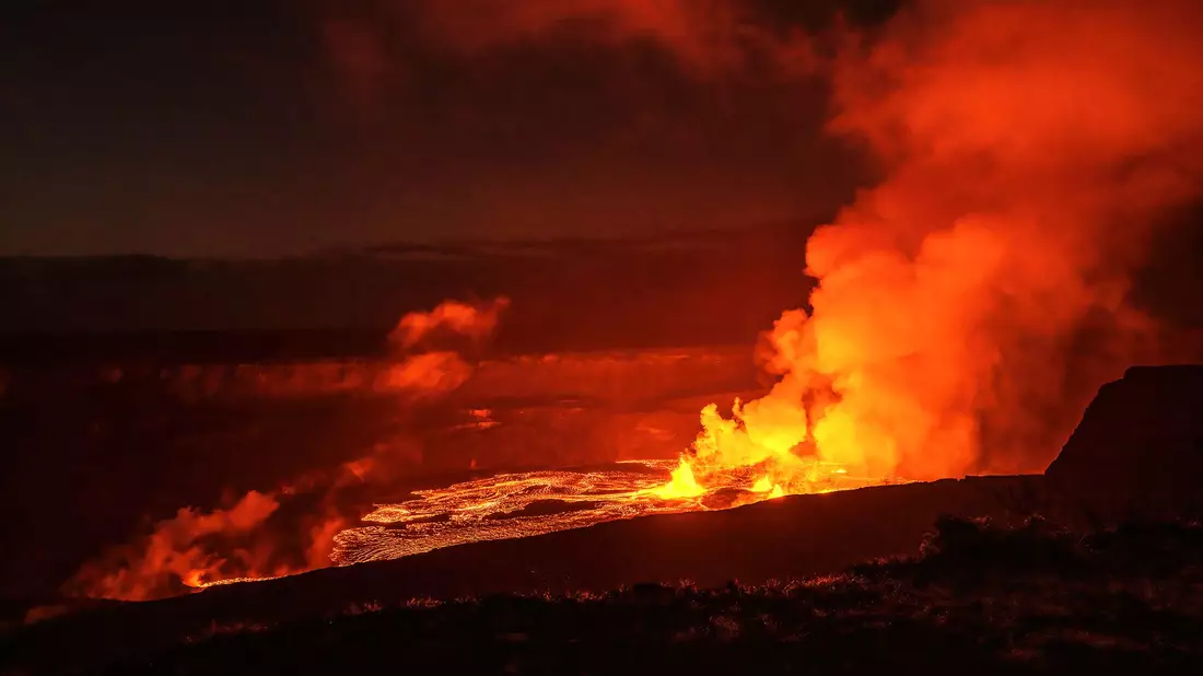 Auf Island gibt es erneut einen vulkanischen Ausbruch (Archivbild). - Bild: Janice Wei/National Park Service/AP/dpa