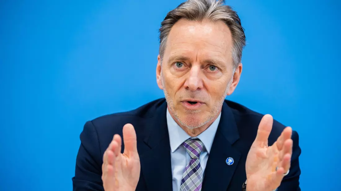 «Massive wirtschaftliche und gesellschaftliche Schäden» sind laut BKA-Präsident Holger Münch die Folgen der Bedrohung durch Cybercrime. - Bild: Christoph Soeder/dpa