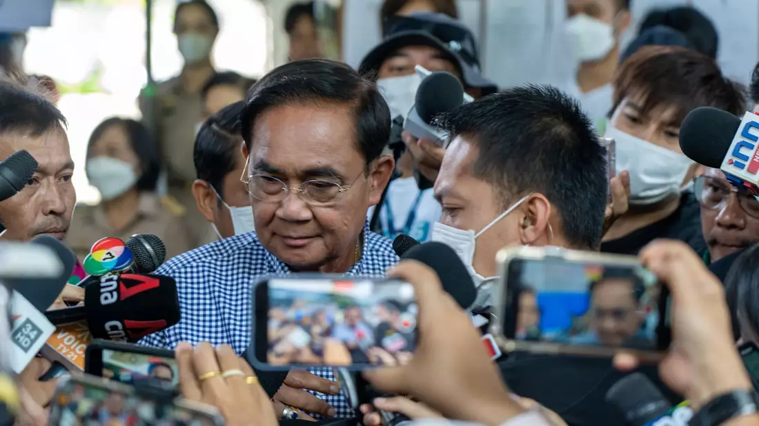 Thailands Premierminister Prayut Chan-o-cha zieht sich zurück. - Bild: Lin Hao/XinHua/dpa