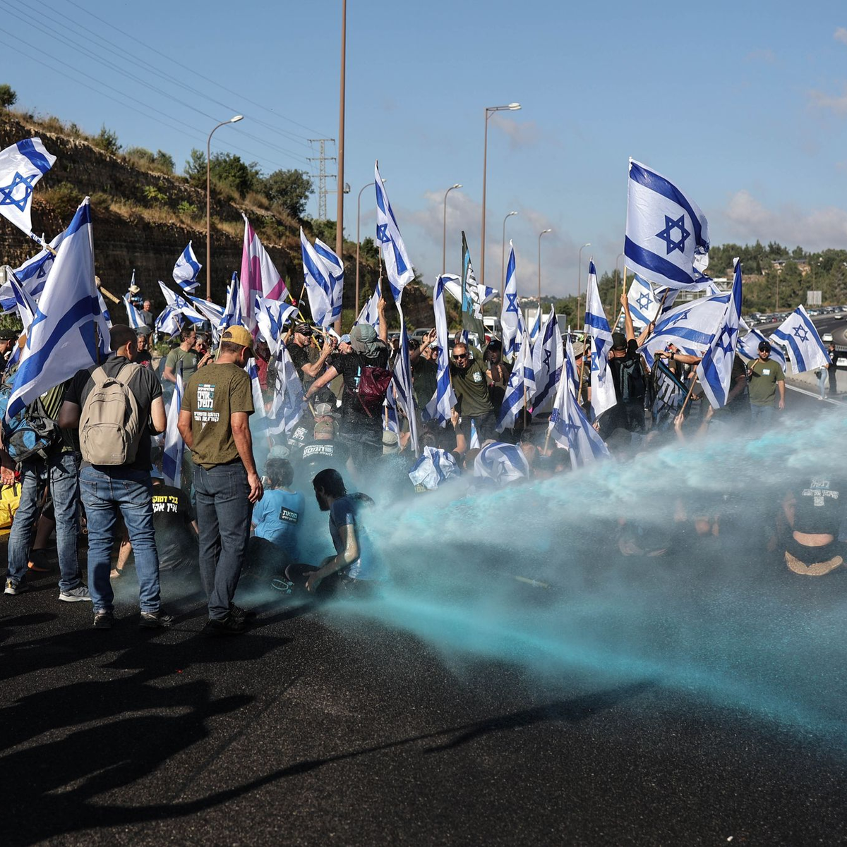Wasserwerfereinsatz gegen Demonstranten. - Foto: Ilia Yefimovich/dpa