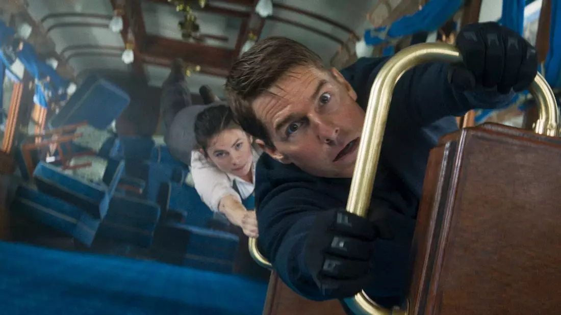 Tom Cruise als Ethan Hunt und Hayley Atwell als Grace in einer Szene des Films «Mission: Impossible 7 - Dead Reckoning Teil Eins». - Bild: -/Paramount Pictures and Skydance/dpa