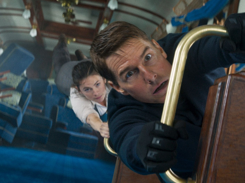 Tom Cruise als Ethan Hunt und Hayley Atwell als Grace in einer Szene des Films «Mission: Impossible 7 - Dead Reckoning Teil Eins». - Foto: -/Paramount Pictures and Skydance/dpa