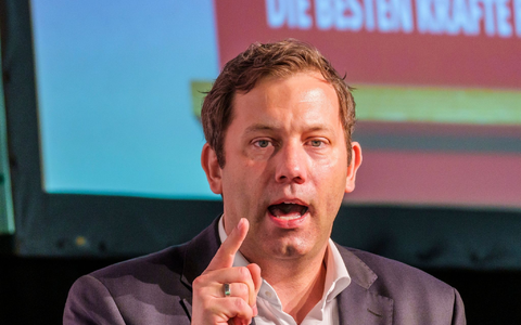 Schlägt statt der Einsparungen beim Elterngeld die Abschaffung des Ehegattensplittings für neue Ehen vor: Lars Klingbeil. - Foto: Andreas Arnold/dpa