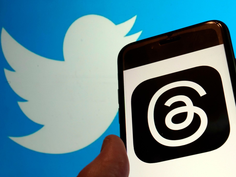 Nach einer Auswertung der Webanalyse-Firma Similarweb sank der Datenverkehr zu Twitter nach dem Threads-Start am Donnerstag im Wochenvergleich um fünf Prozent. - Foto: Richard Drew/AP/dpa