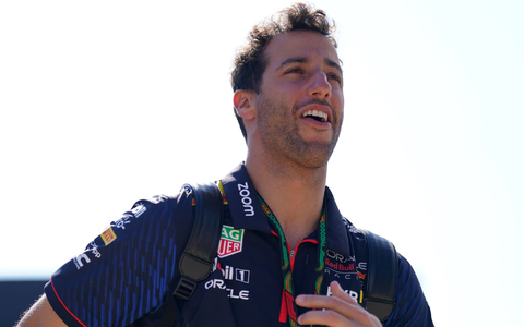 Daniel Ricciardo hatte sich bei einem Trainingsunfall den linken Mittelhandknochen gebrochen. - Foto: Tim Goode/PA Wire/dpa