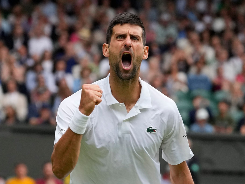 Novak Djokovic ist in sein neuntes Wimbledon-Finale eingezogen. - Foto: Kirsty Wigglesworth/AP/dpa