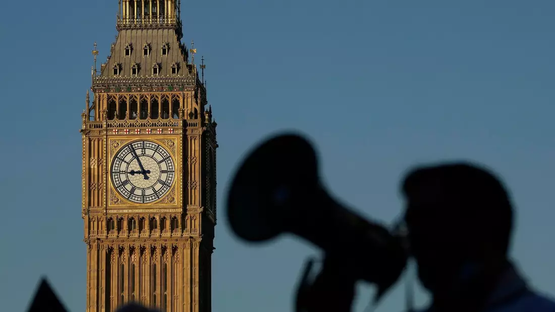 In Großbritannien tobt ein zunehmend schriller «Kulturkrieg» und eine Debatte um Zensur und Meinungsfreiheit. - Bild: Frank Augstein/AP/dpa