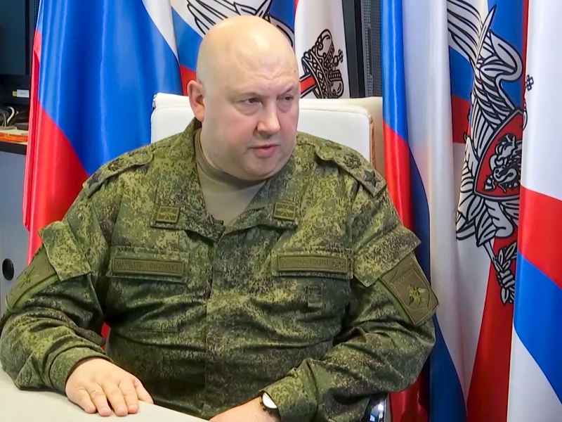 General Surowikin wurde seit der Meuterei Ende Juni nicht mehr gesehen. Er war nach britischer Einschätzung für Wagner-Chef Jewgeni Prigoschin ein Verbindungsmann mit dem russischen Verteidigungsministerium. - Foto: Uncredited/Rusian Defense Ministry Press Service/AP/dpa