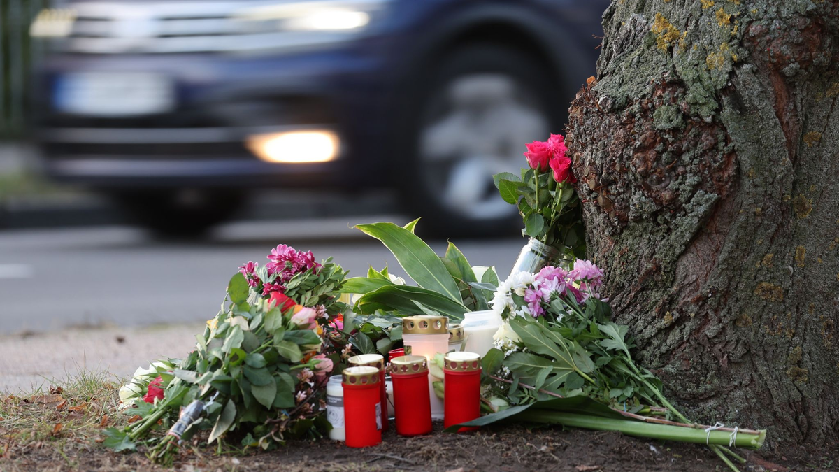Die Zahl der Verkehrstoten ist im Jahr 2022 laut Statistischem Bundesamt angestiegen. - Foto: Bernd Wüstneck/dpa