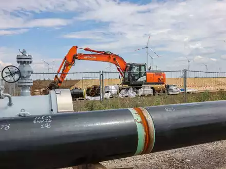Rohre einer künftigen Wasserstoffleitung: Wasserstoff soll eine Schlüsselrolle beim klimafreundlichen Umbau der Wirtschaft spielen. - Foto: Jan Woitas/dpa