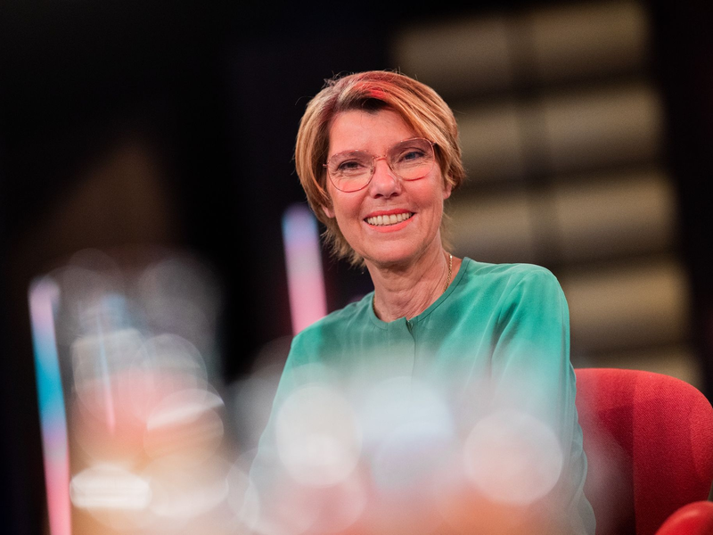 Moderatorin Bettina Böttinger fährt dieses Jahr zum CSD nach Sachsen. - Foto: Rolf Vennenbernd/dpa