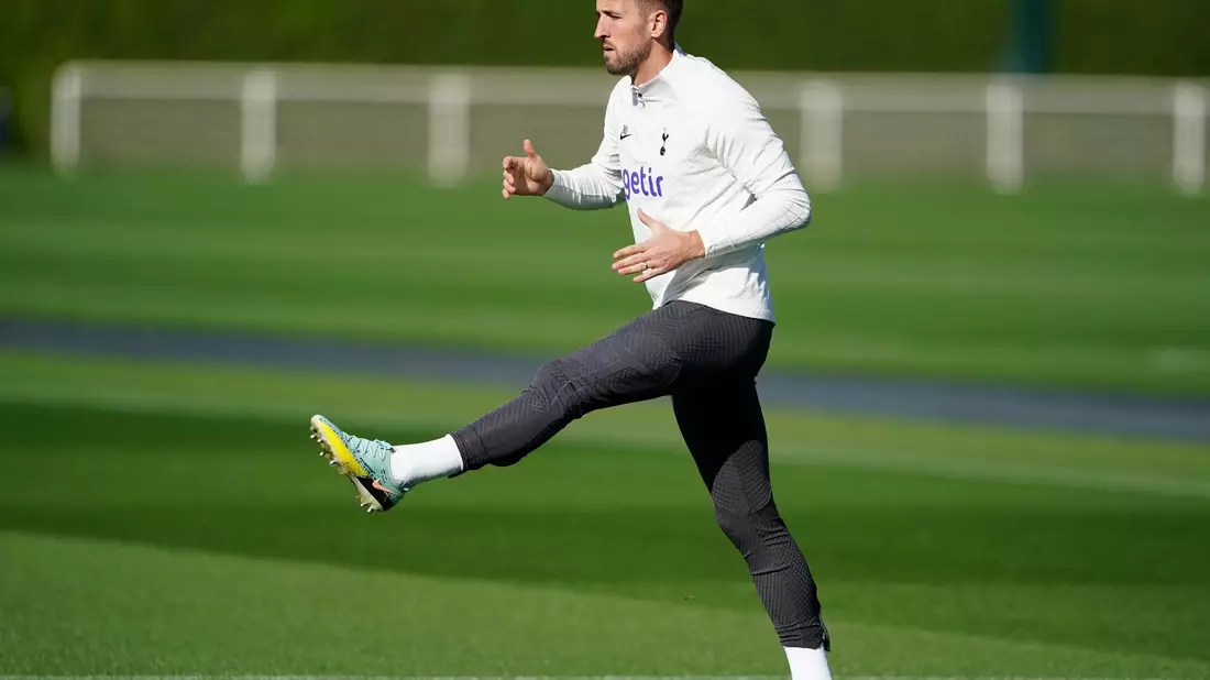 Trat wie erwartet bei Tottenham Hotspur das Training an: Harry Kane. - Bild: Zac Goodwin/PA Wire/dpa