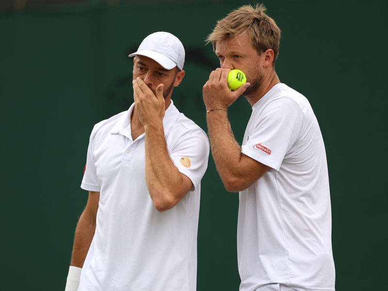 Tim Pütz (l) und Kevin Krawietz stehen im Wimbledon-Halbfinale - Foto: Bradley Collyer/PA Wire/dpa