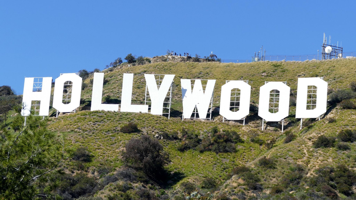 Der «Hollywood»-Schriftzug auf Mount Lee in Los Angeles. - Foto: Barbara Munker/dpa