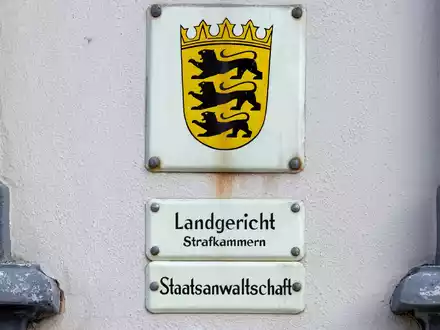 Vor dem Landgericht Ellwangen beginnt heute der Prozess gegen einen Jugendlichen, der eine 78-Jährige angegriffen haben soll, die daraufhin starb. - Foto: Stefan Puchner/dpa
