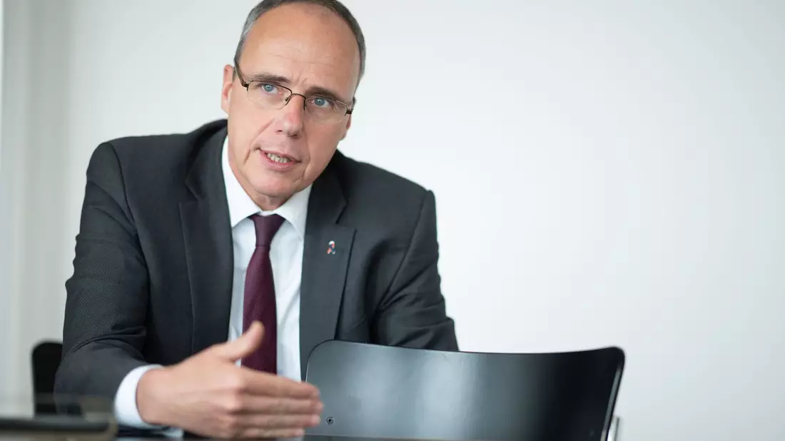 Hessens Sportminister Peter Beuth. - Bild: Sebastian Gollnow/dpa