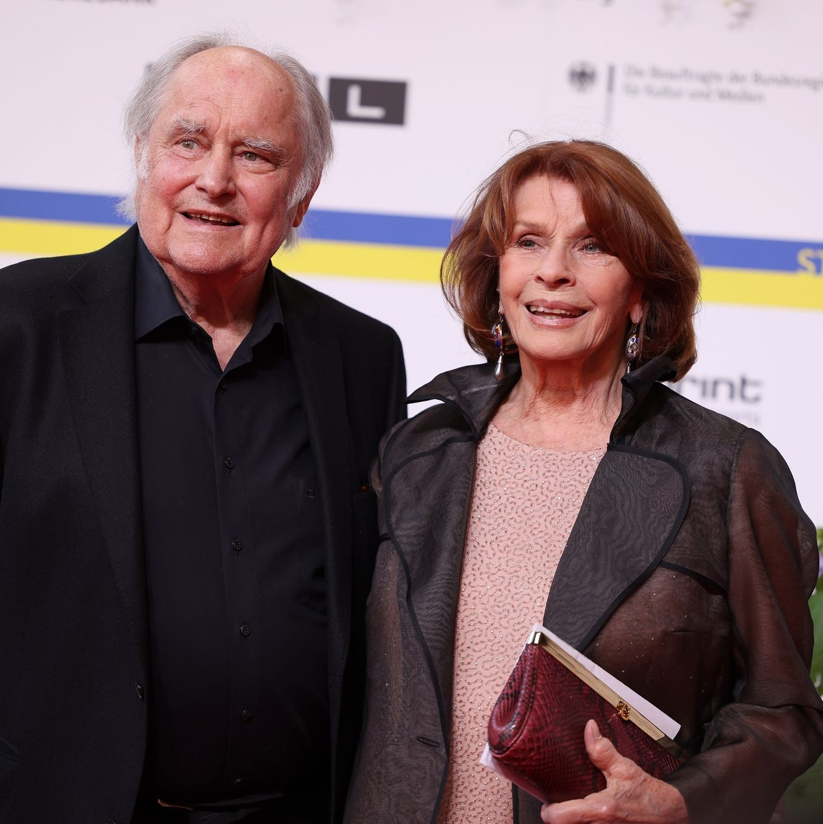 Senta Berger und ihr Ehemann Michael Verhoeven bei der Verleihung des Deutschen Filmpreises 2023. - Foto: Gerald Matzka/dpa
