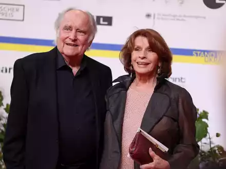 Senta Berger und ihr Ehemann Michael Verhoeven im Mai bei der Verleihung des Deutschen Filmpreises. - Foto: Gerald Matzka/dpa