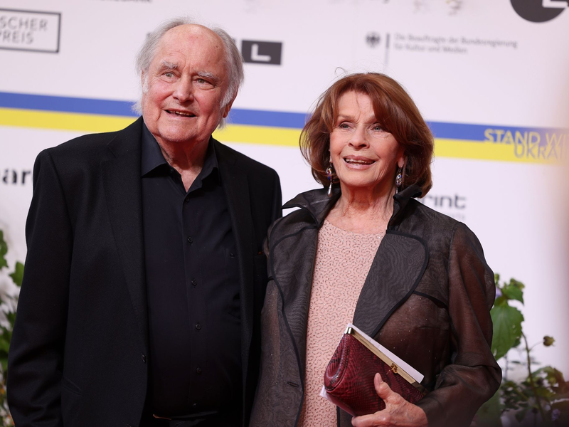 Senta Berger und ihr Ehemann Michael Verhoeven im Mai bei der Verleihung des Deutschen Filmpreises. - Foto: Gerald Matzka/dpa