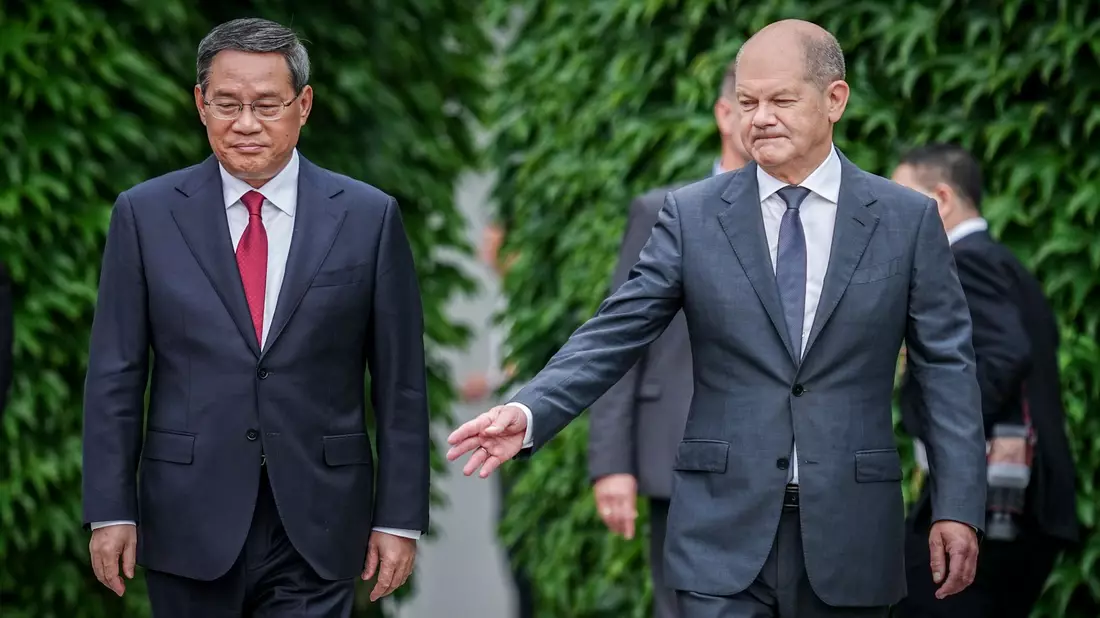 Bundeskanzler Olaf Scholz empfängt am 20.06.2023 Chinas Ministerpräsident Li Qiang in Berlin. Das Land gilt als Partner, Wettbewerber und systemischer Rivale. - Bild: Kay Nietfeld/dpa