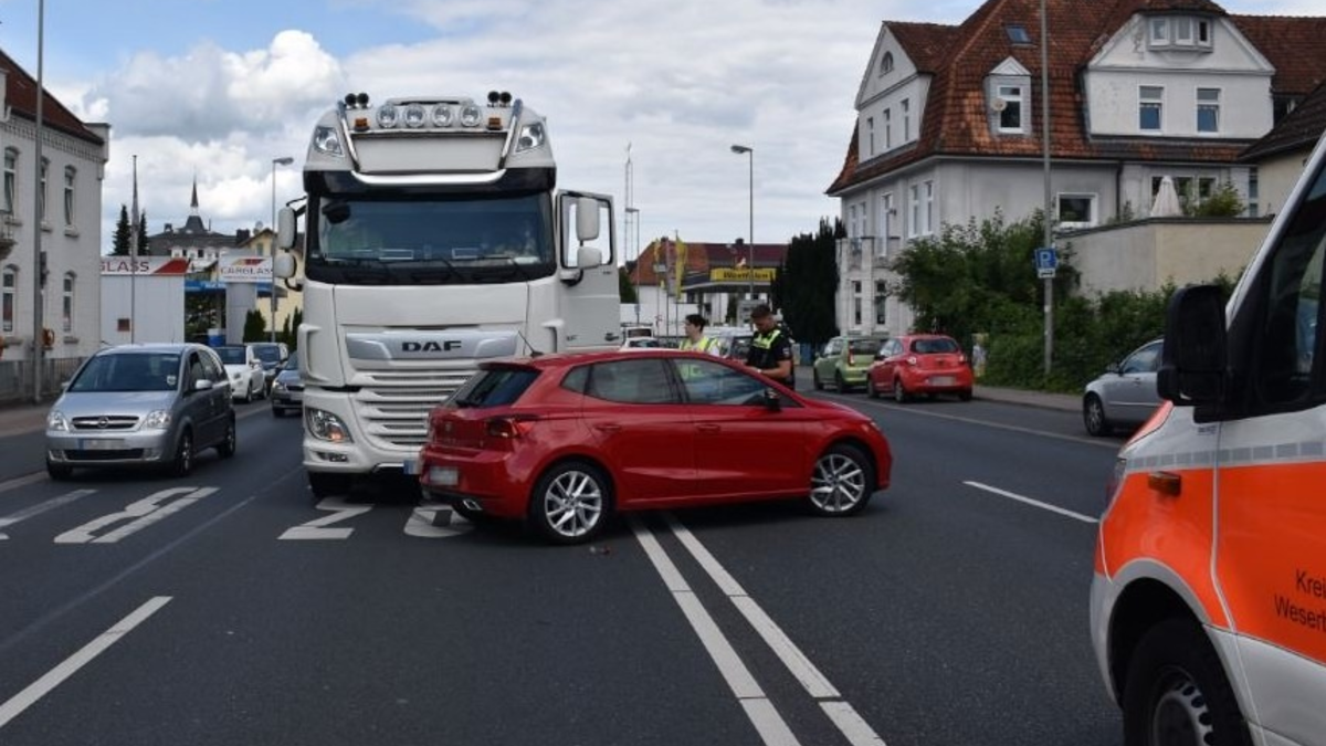 POL-ME: E-Scooter-Fahrer bei Verkehrsunfall schwer verletzt - Langenfeld - 2311045 - Foto: presseportal.de