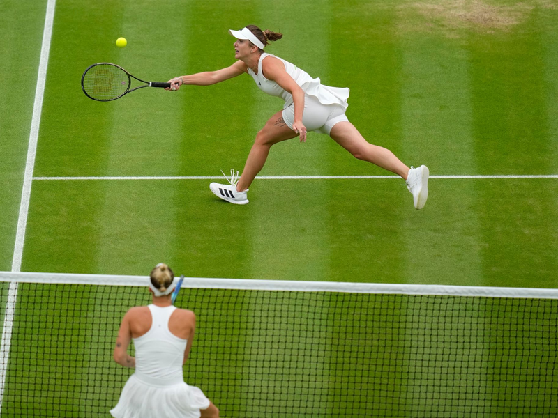 Jelina Switolina (oben) musste sich der Tschechin Marketa Vondrousova geschlagen geben. - Foto: Kirsty Wigglesworth/AP/dpa